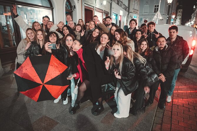 1 Hour of Open Bar Pub Crawl + Karaoke + VIP Entry to Best Clubs - The villa’s unusual mix of amenities