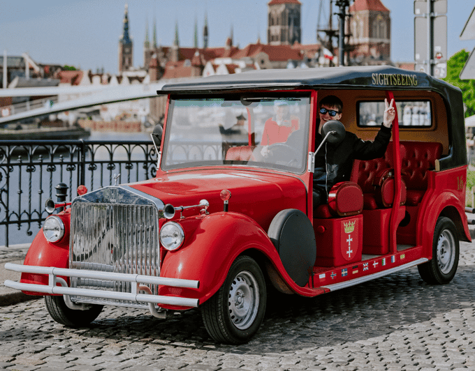 60 min of sightseeing in retro cars, Gdansk - Stops, photographs, and the historic church