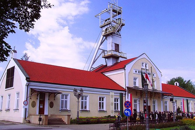 Auschwitz-Birkenau and Salt Mine Full day tour - Transport, drivers, and the human side of the day