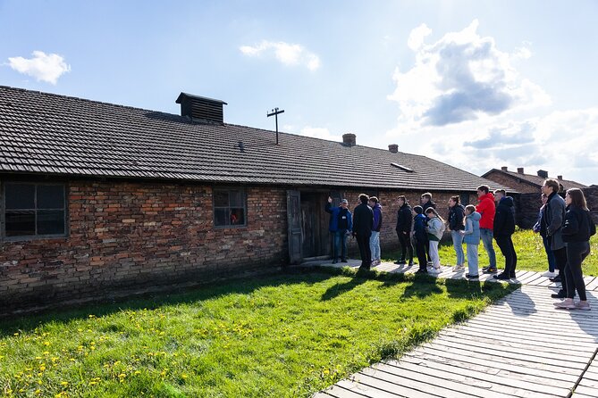 Auschwitz-Birkenau: Day Trip & Transfer from Kraków - What makes the group format useful