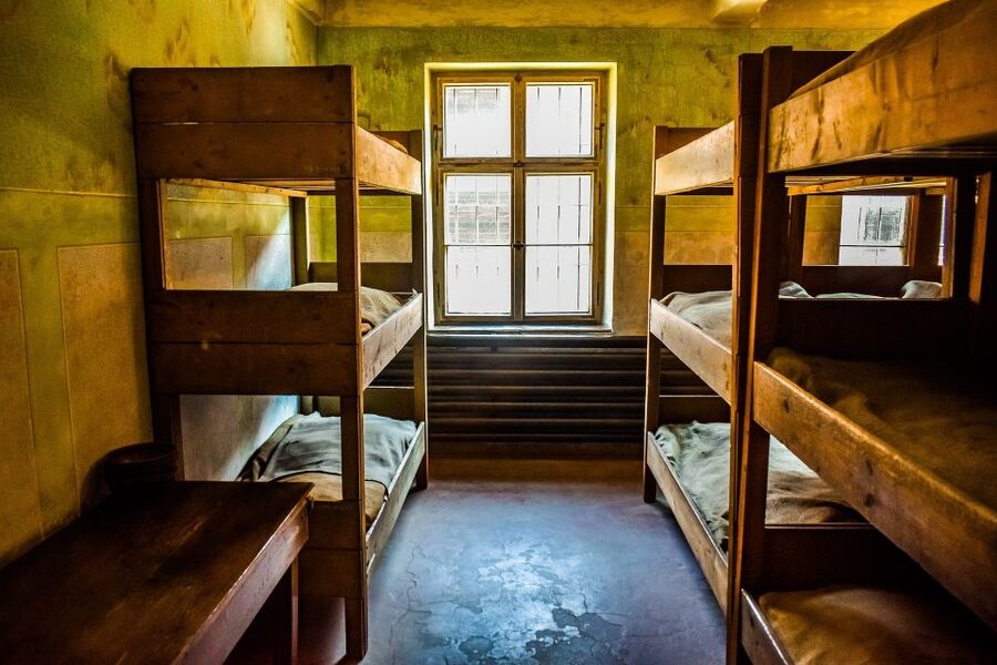 Auschwitz-Birkenau: Entrance Ticket and Live Tour Guide - The transfer to Birkenau and the break in the visit