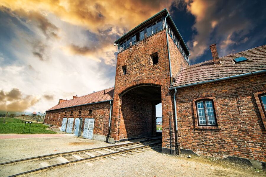 Auschwitz-Birkenau Guided Tour & Transfer from Krakow - The ten-minute transfer to Birkenau