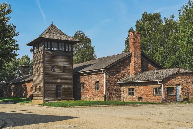 Auschwitz & Birkenau Live Guide Tour Entrance Ticket - Why seeing both Auschwitz sites matters