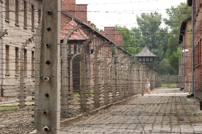 Auschwitz & Birkenau Live Guide Tour Entrance Ticket - The Auschwitz I visit at 11:30 a.m.