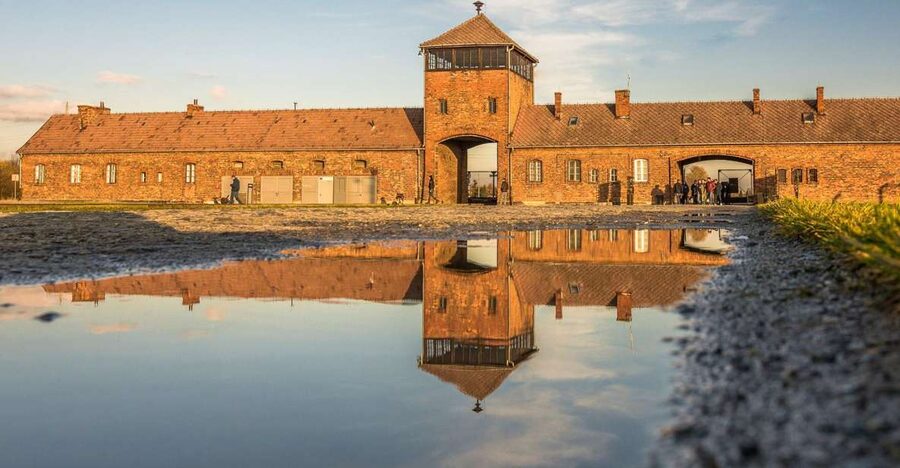 Auschwitz-Birkenau: Skip-the-Line Entry Ticket & Guided Tour - The short break and transfer to Birkenau
