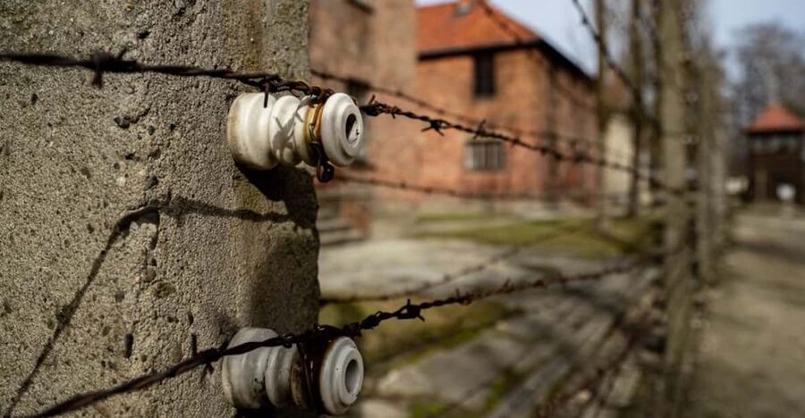 Auschwitz-Birkenau: Skip-the-Line Ticket and Guided Tour - Arriving at Auschwitz I from Krakow
