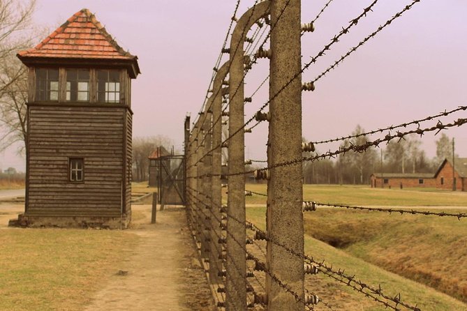 Auschwitz Small Group Tour from Warsaw with Lunch - Practical ways to make the day easier