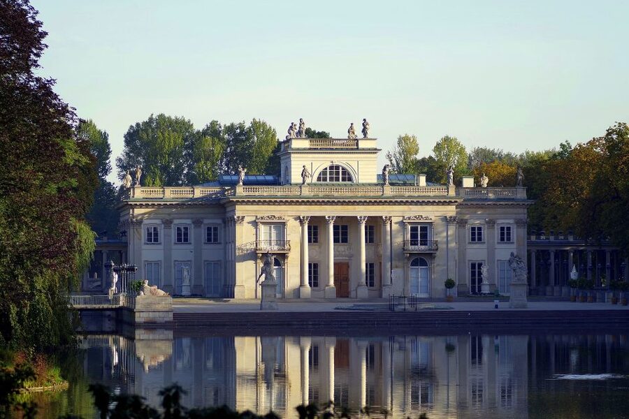 Best of Warsaw Full-Day Private Tour with Private Transport - Why a private car works well in Warsaw