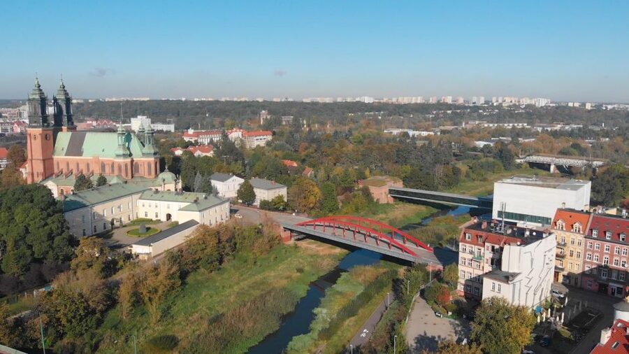 Cathedral & Old Town - A short walk along the old Warta riverbed