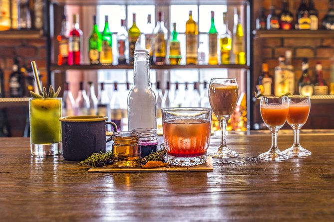 Craft Cocktails Tasting in Gdańsk - Watching the bartender work
