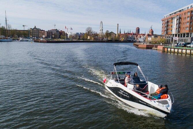 Cruises on the Motlawa River - Boarding at the Green Bridge