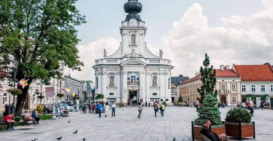 Day Tour: Traces of Pope John Paul II near Krakow - Łagiewniki and the Sanctuary of Divine Mercy