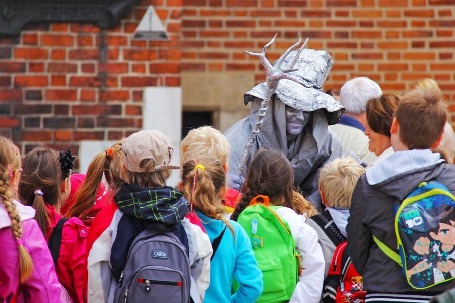 Family Tour of Krakow Old Town with Sweets Factory & Cruise - What the Private Format Really Adds