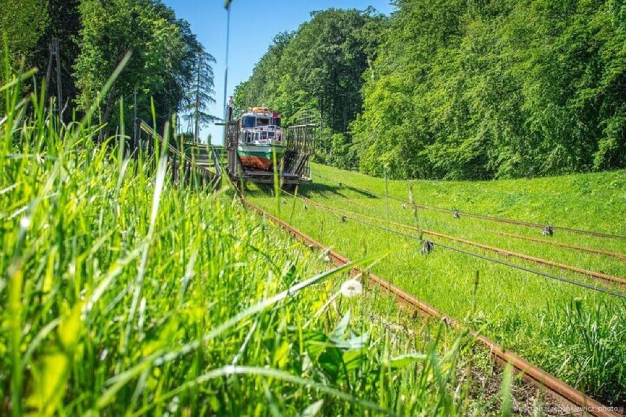 From Gdansk: Elblag Canal Boat Cruise - Why boats sail across the grass