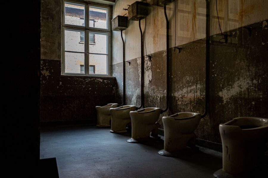 From Krakow: Auschwitz-Birkenau Full-Day Tour - From Krakow to the memorial