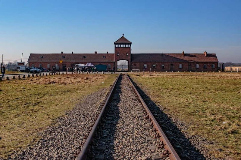 From Krakow: Auschwitz-Birkenau Guided Full-Day Tour - The short transfer and the problem of lunch