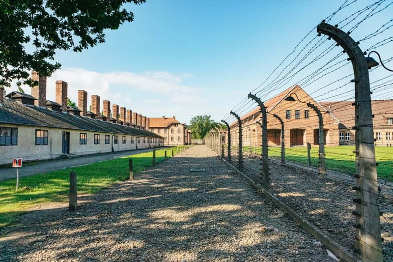 From Krakow: Auschwitz-Birkenau Guided Tour & Hotel Pickup - The ten-minute break between difficult sites