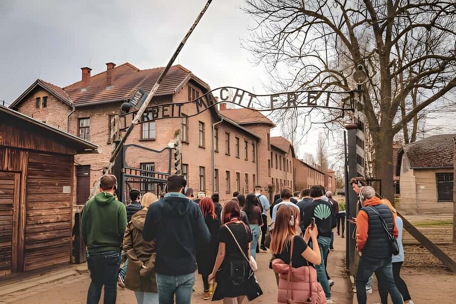From Krakow: Auschwitz & Birkenau Guided Tour with Pick up - Auschwitz I and the Arbeit Macht Frei gate