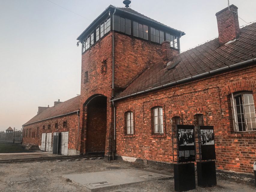 From Krakow: Auschwitz-Birkenau Private or Shared Tour - Security and entry at Auschwitz I
