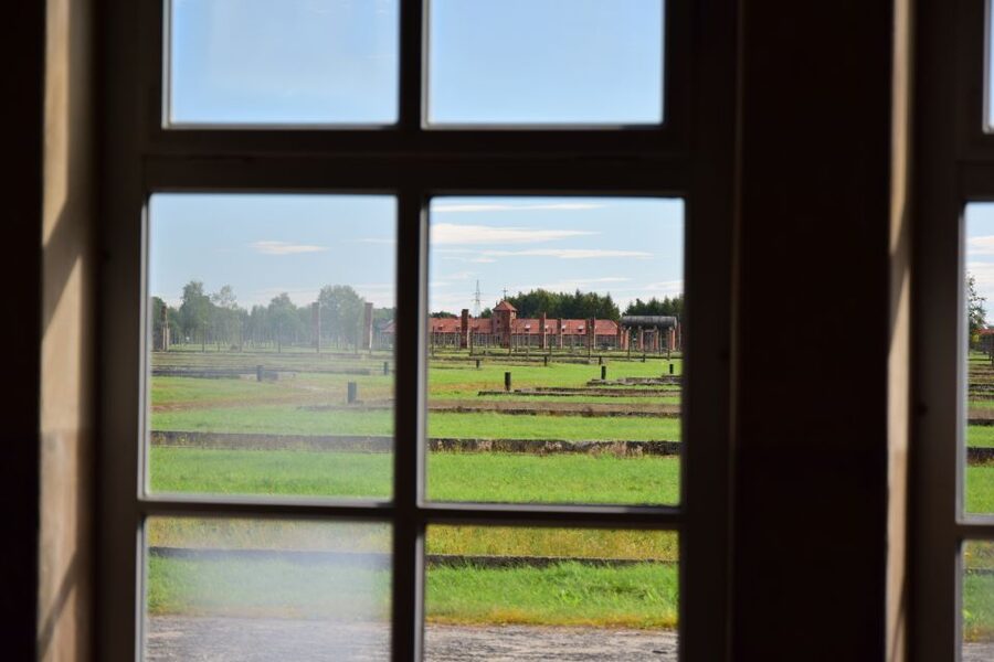 From Krakow: Auschwitz-Birkenau Tour with Transportation - Auschwitz I, exhibitions and prison buildings