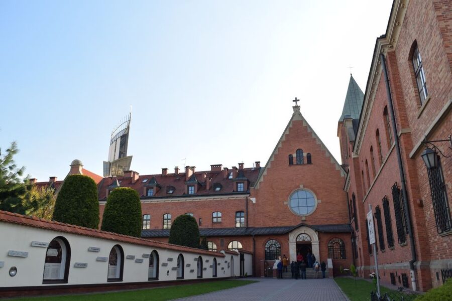 From Krakow: Częstochowa, Black Madonna and Lagiewniki Tour - Visiting the Divine Mercy Sanctuary in Łagiewniki