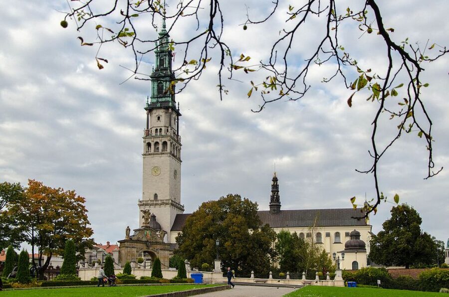 From Krakow: Częstochowa, Black Madonna and Lagiewniki Tour - The morning drive from Krakow to Jasna Góra