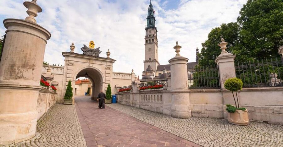 From Kraków: Częstochowa & Łagiewniki Pilgrim Sites Tour - Seeing the Black Madonna at Jasna Góra