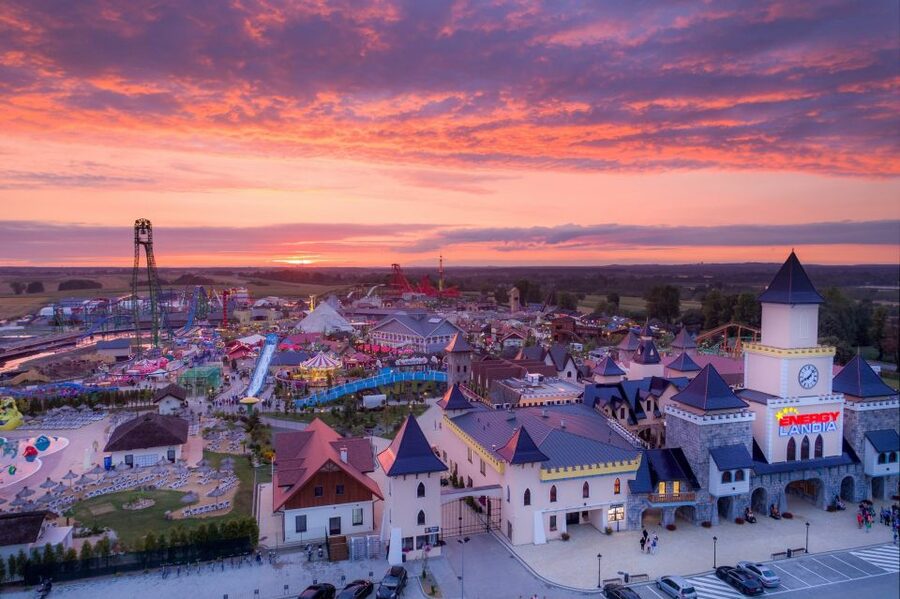 From Krakow: Energylandia Amusement Park Ticket & Transport - Who should book this Energylandia experience?