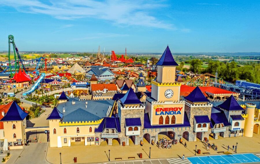 From Krakow: Energylandia Amusement Park Ticket & Transport - Food, cafés, and the cost of a long day