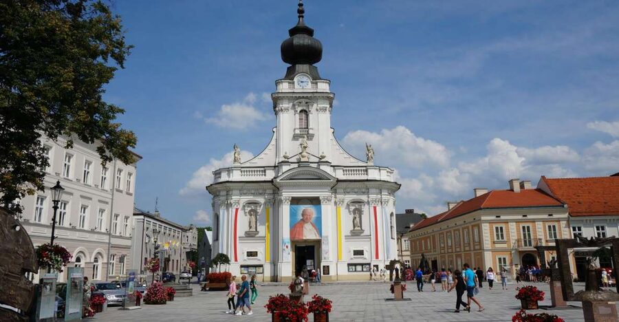 From Krakow: Full-Day Wadowice & Czestochowa Tour - The personal side of the museum visit