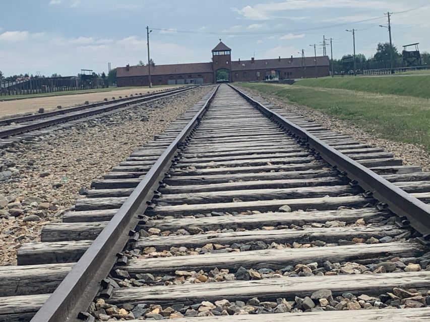 From Krakow: Guided Auschwitz-Birkenau Group Tour by Minivan - Lunch, toilets, and the practical rhythm