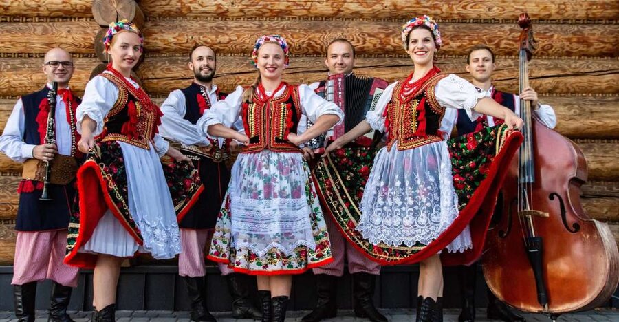 From Krakow: Polish Folk Show with All-You-Can-Eat Dinner - How long the evening really feels