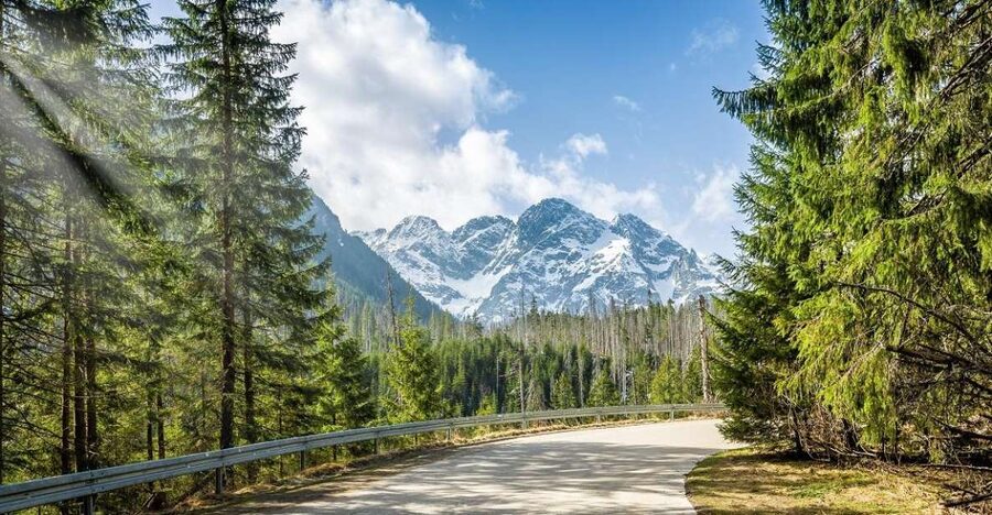 From Krakow: Tatra Mountains and Morskie Oko Hike - The 9-kilometer route to the lake