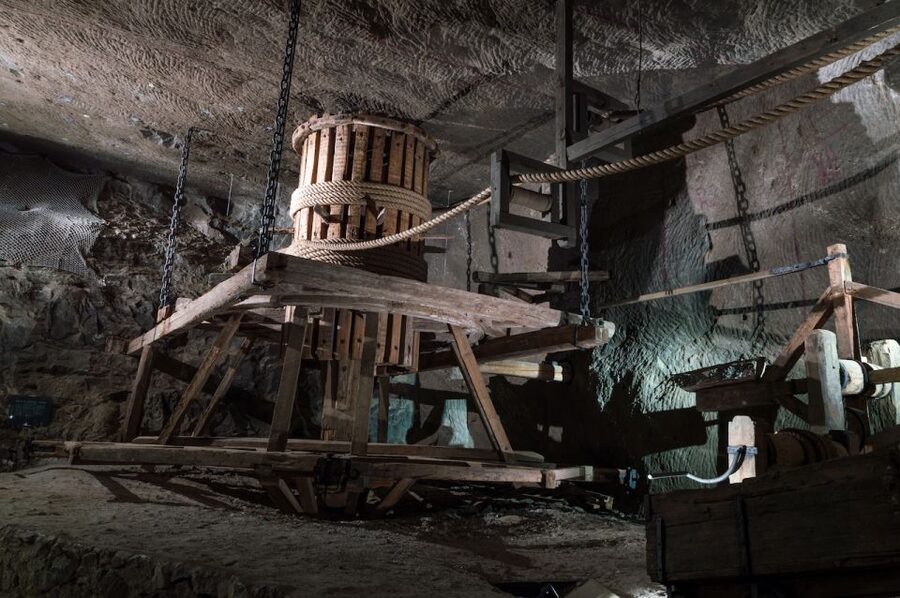 From Krakow: Wieliczka Salt Mine Tour with Guide - Small details that make the day go better