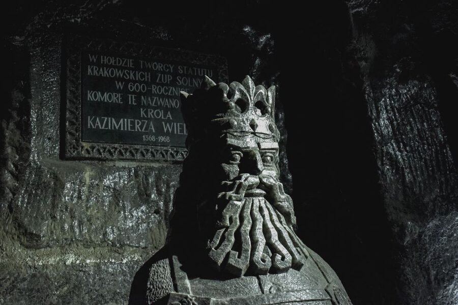 From Krakow: Wieliczka Salt Mine Tour with Hotel Pickup - The 378 stairs down to Level 1
