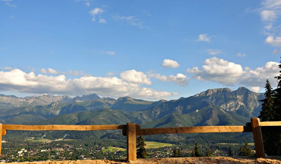 From Krakow: Zakopane Day Tour with Tasting & Funicular Ride - Three hours in Zakopane and Krupowki Street