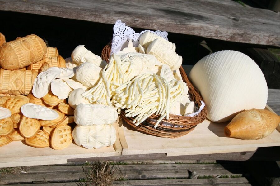 From Krakow: Zakopane Day Tour with Tasting & Funicular Ride - What the guides add to the day