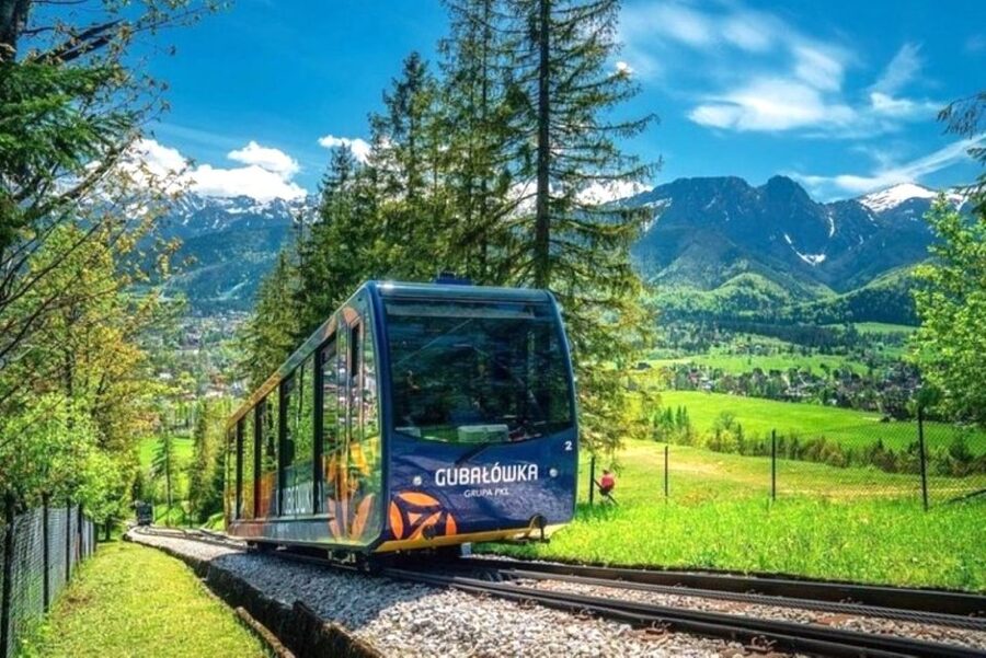 From Krakow: Zakopane & Tatra Mountains Tour with Cable Car - Two hours on Krupowki Street
