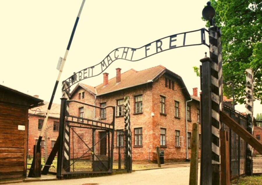 From Warsaw: Auschwitz-Birkenau Small Group Tour with Lunch - Leaving Warsaw for Oświęcim