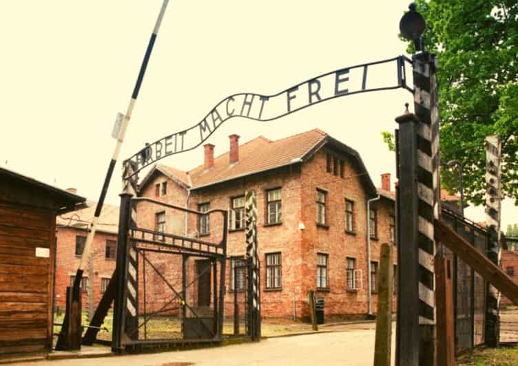 From Warsaw: Auschwitz Day Tour by Private Car with Lunch - Why this Warsaw to Auschwitz day matters