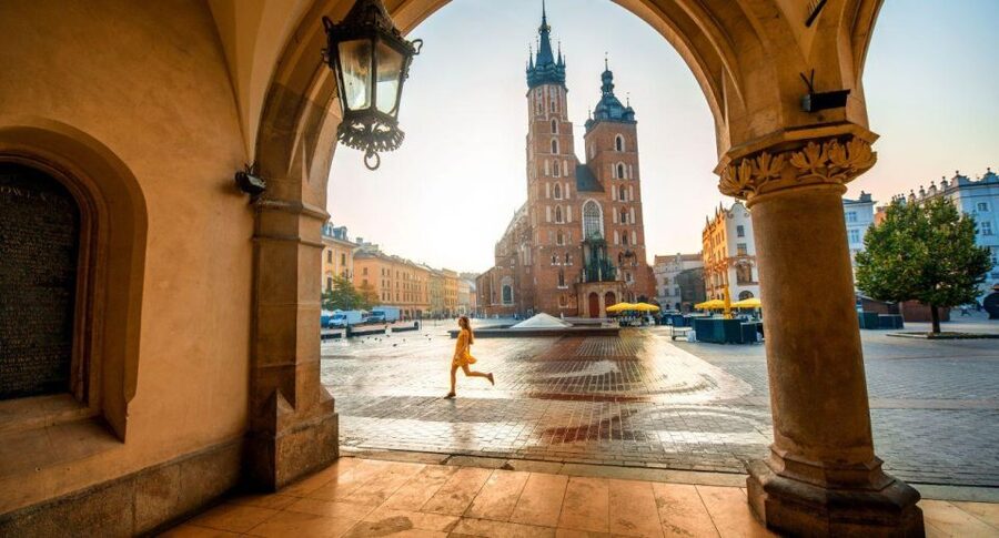 From Warsaw: Guided Tour to Wieliczka Salt Mine and Krakow - Starting at Warsaw Central Station