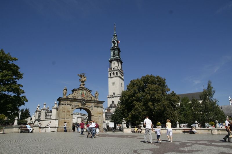 From Warsaw: Jasna Gora & Black Madonna Small Group Tour - Lunch after the monastery visit
