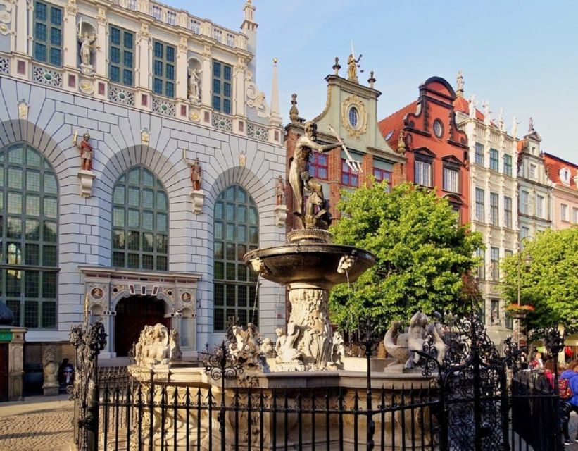 From Warsaw: Tour to Malbork Castle and Gdansk or Sopot - Courtyards, Cloisters, and the High Castle