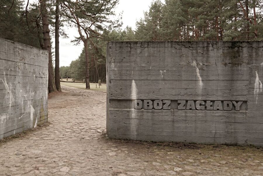 From Warsaw: Treblinka Camp 6-Hour Private Tour - Lunch at a local restaurant
