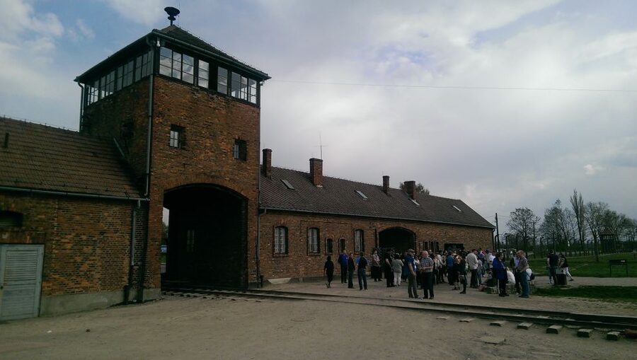 From Wrocław: Full-Day Auschwitz-Birkenau Guided Tour - The long road from Wrocław to Auschwitz