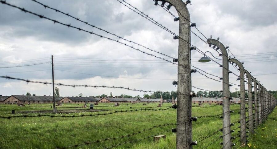 From Wroclaw: Guided Tour to Auschwitz-Birkenau and Krakow - Starting at Wrocław Główny before sunrise