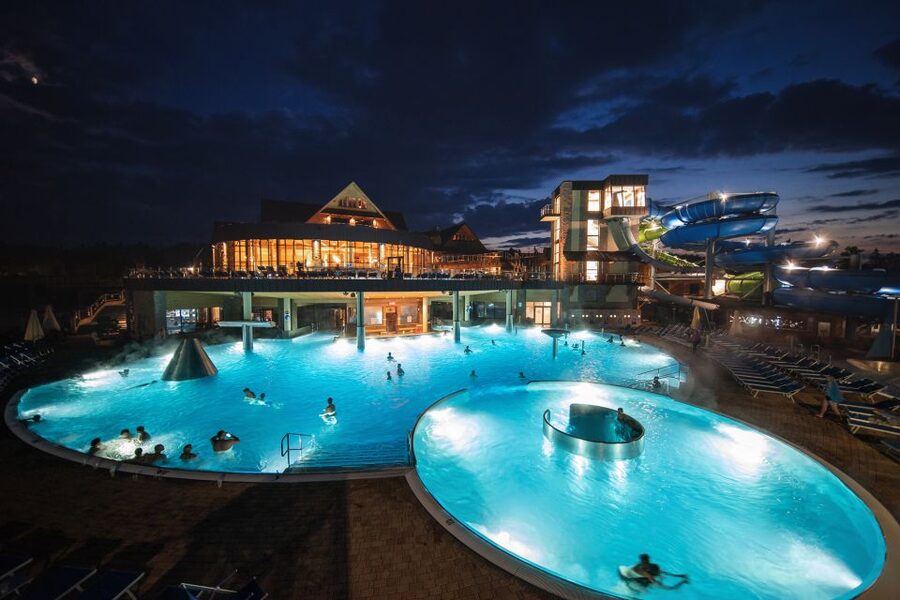 From Zakopane: Chocholow Thermal Baths with Hotel Transfers - Entering Chochołowskie Termy