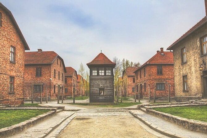 Full-Day Tour of Auschwitz and Wieliczka Salt Mine from Krakow - The short meal break between the two sights