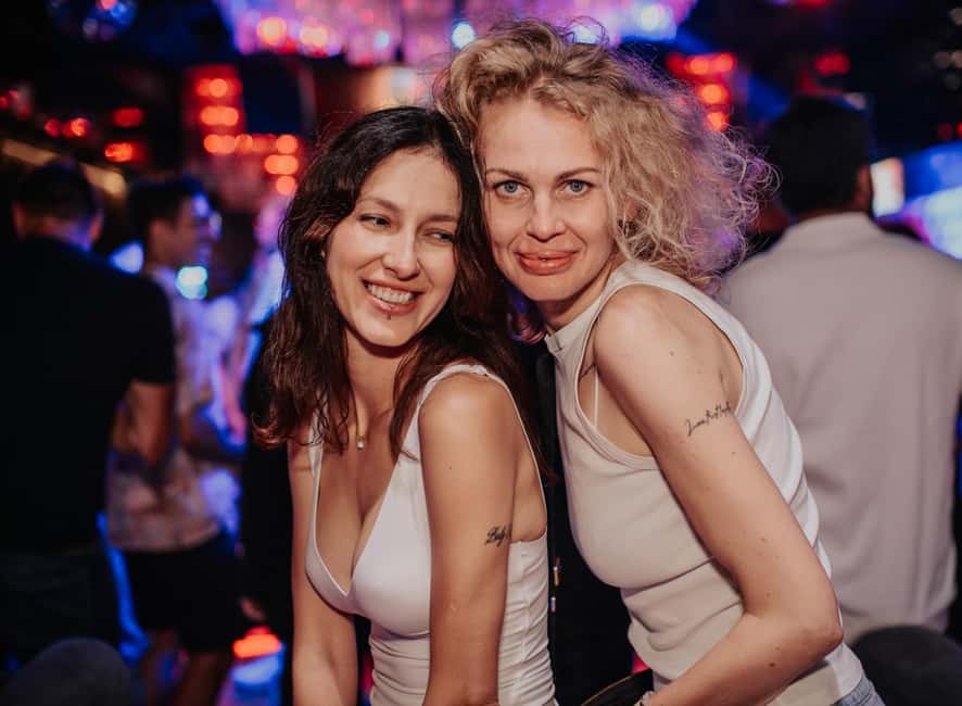 Fun explorers pub Crawl with 1 hour open bar and 3 VIP clubs - Three clubs with VIP entry
