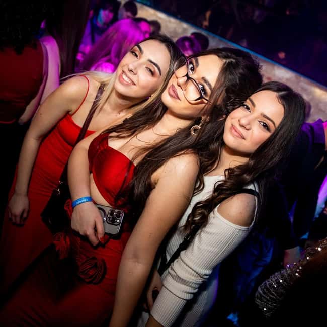 Fun explorers pub Crawl with 1 hour open bar and 3 VIP clubs - Is $21 good value?